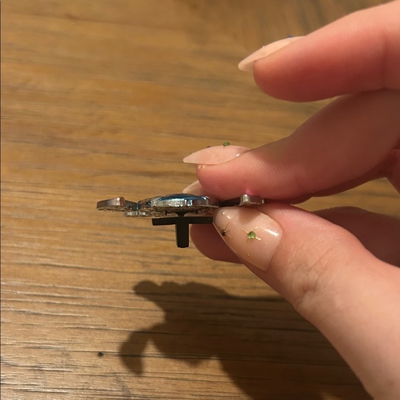 Disney x Stitch Pin - Picture 6 of 8